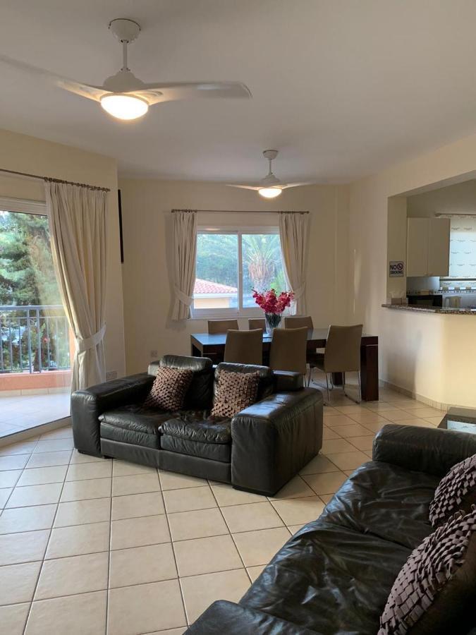 Limnaria Gardens: Sunny 2 Bed Apartment Paphos Exterior foto